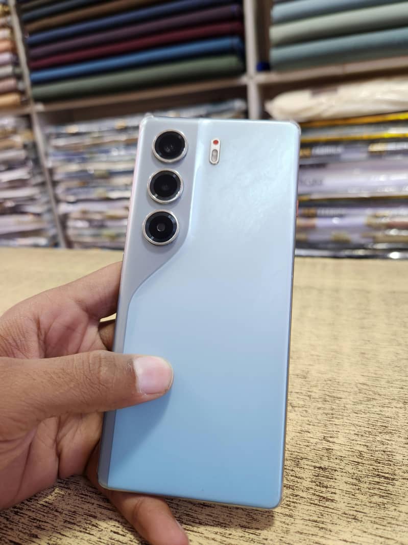 Tecno CAMON 40 0