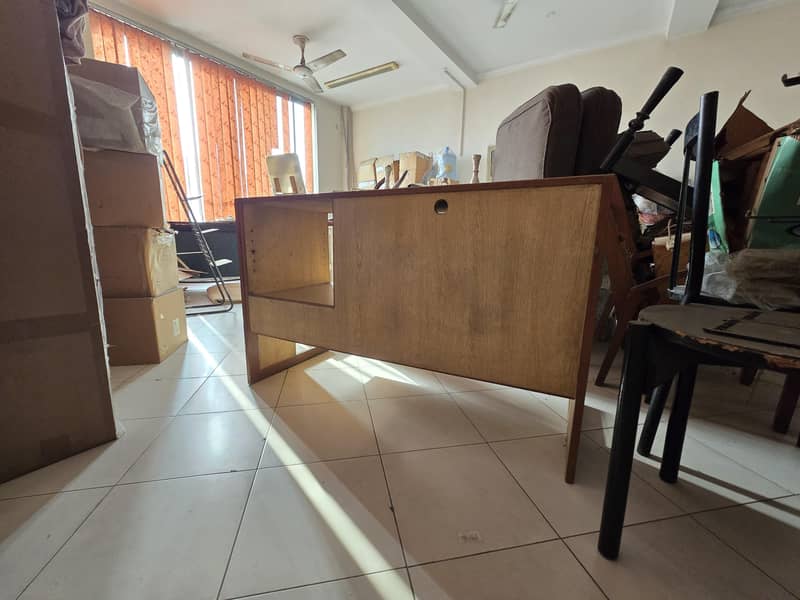 office tables 0