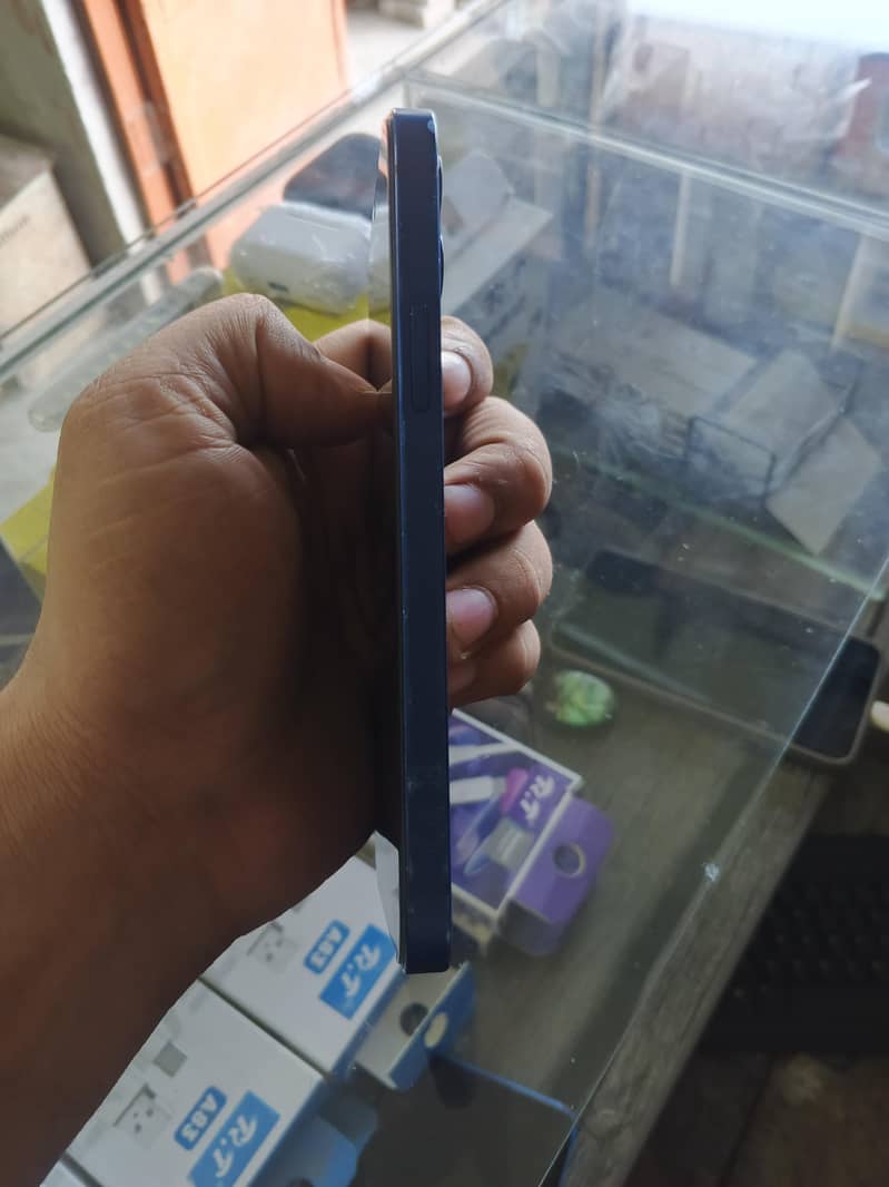 Apple iPhone 12 3