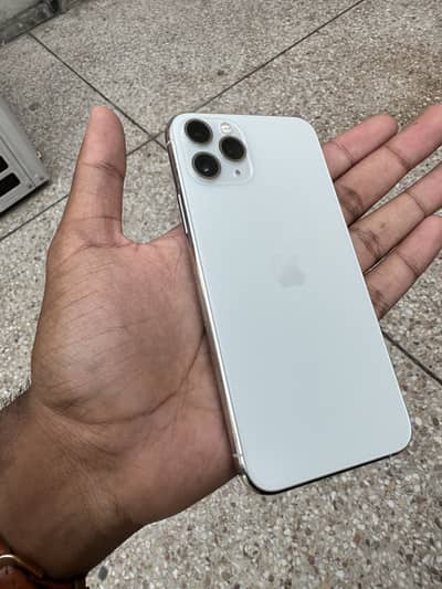 11 Pro Display you see on picture battery 71 service white color 10/10