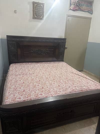 Used bed set made of sheesham
