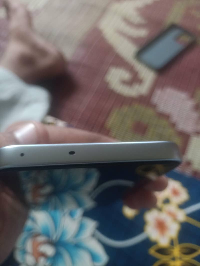 Oppo A6 pro 4