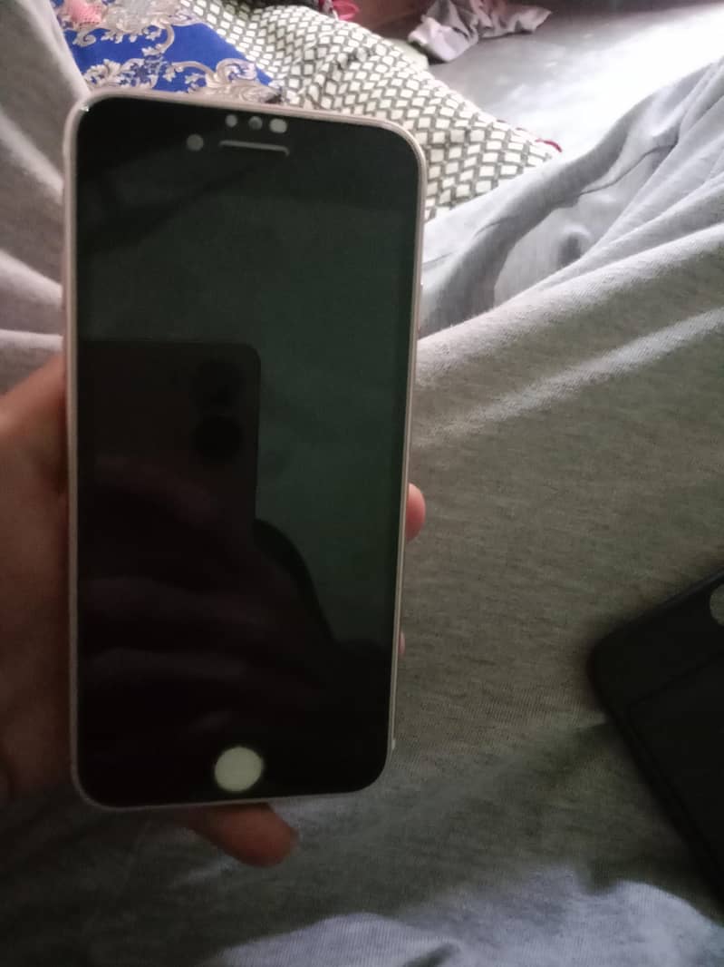 Apple iPhone 7 0
