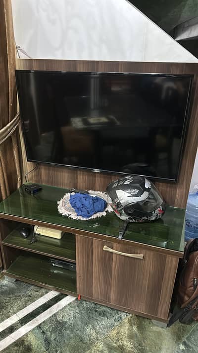 TV CONSOLE FOR SALE WITH STORGAGE AND GLASS