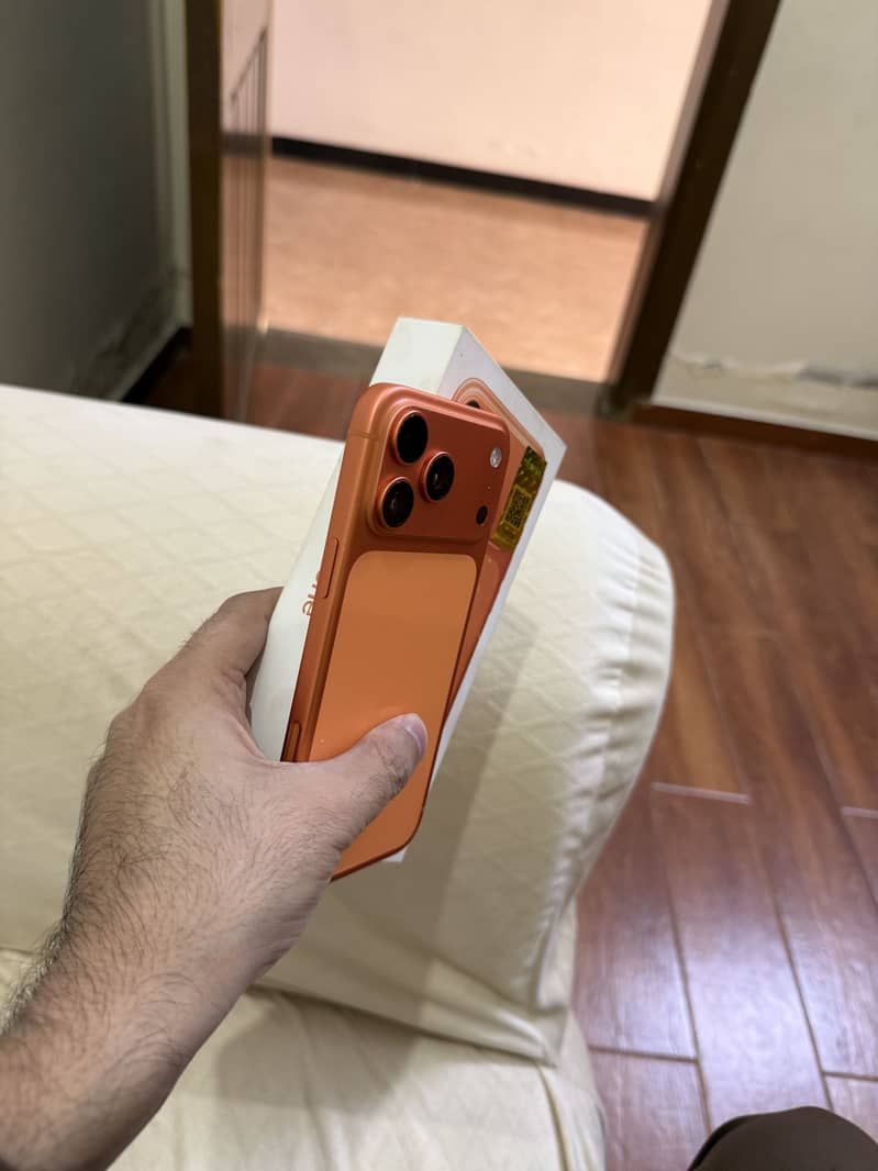 Apple iPhone 17 Pro Max 4