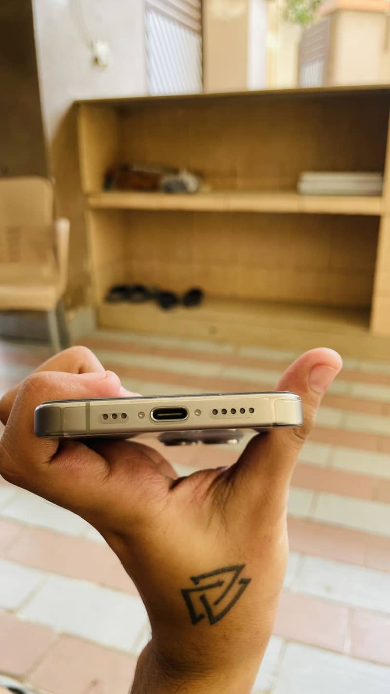 Apple iPhone 15 Pro 1