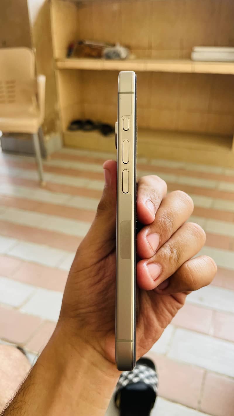 Apple iPhone 15 Pro 3