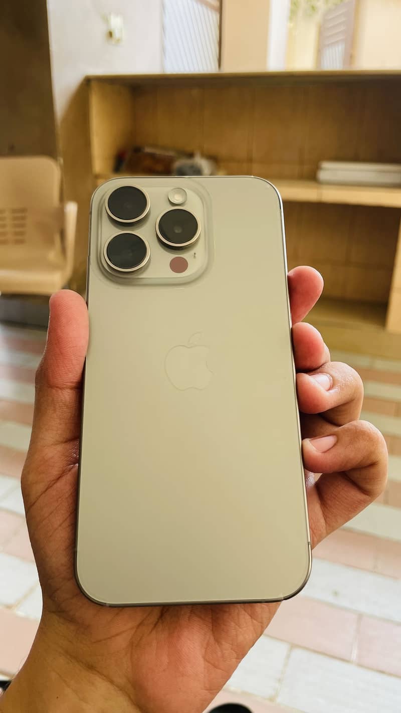 Apple iPhone 15 Pro 4