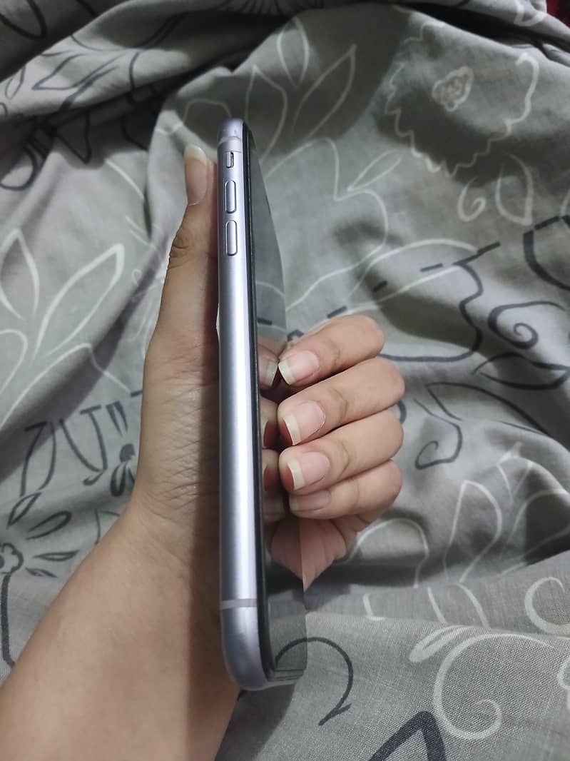 Apple iPhone 11 3