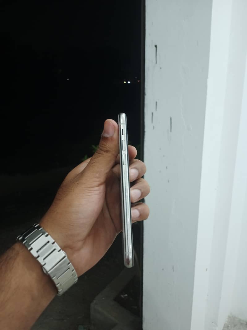 Apple iPhone X 3
