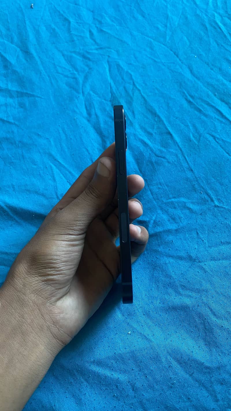 Apple iPhone 12 3
