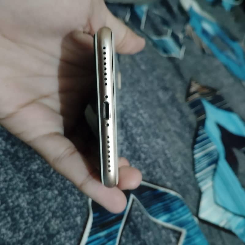 Apple iPhone 8 Plus 1
