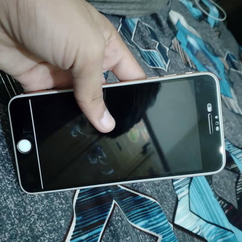 Apple iPhone 8 Plus 3