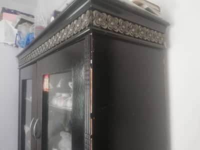 black divider