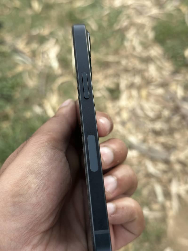 Apple iPhone 13 2