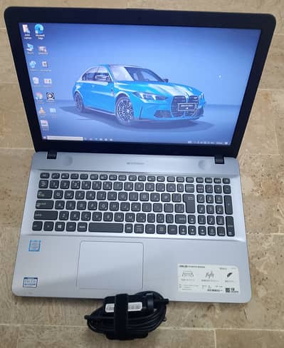 ASUS R541U,core i5 (6th generation)08 gb DDR4,128 gb SSD