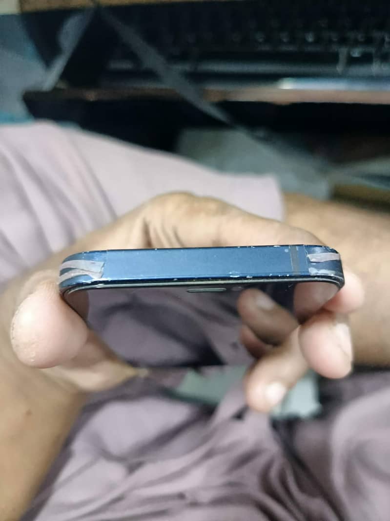 Apple iPhone 12 mini 4