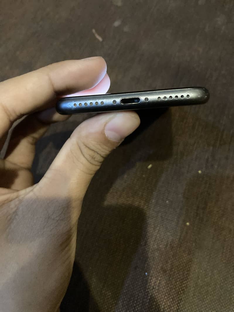 Apple iPhone 8 4