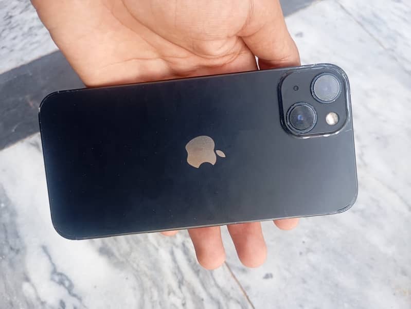 Apple iPhone 13 4