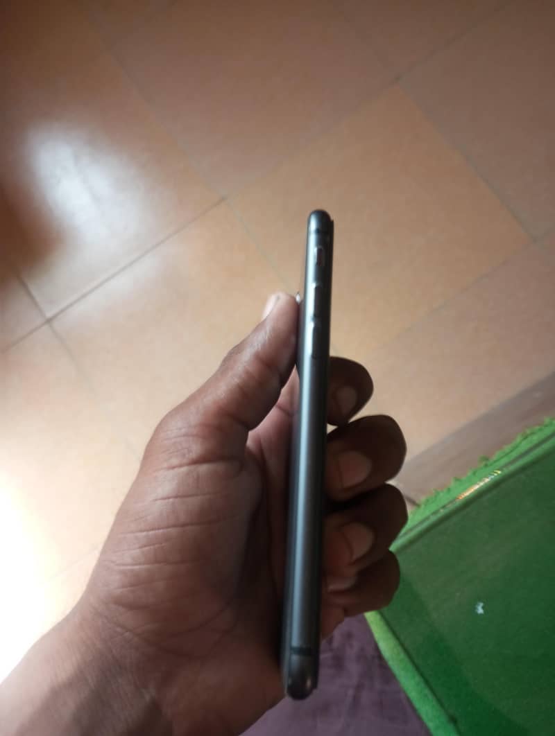Apple iPhone 8 1