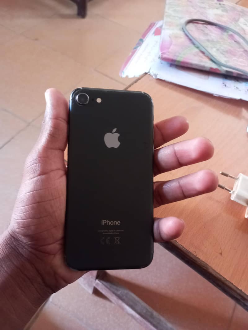 Apple iPhone 8 3