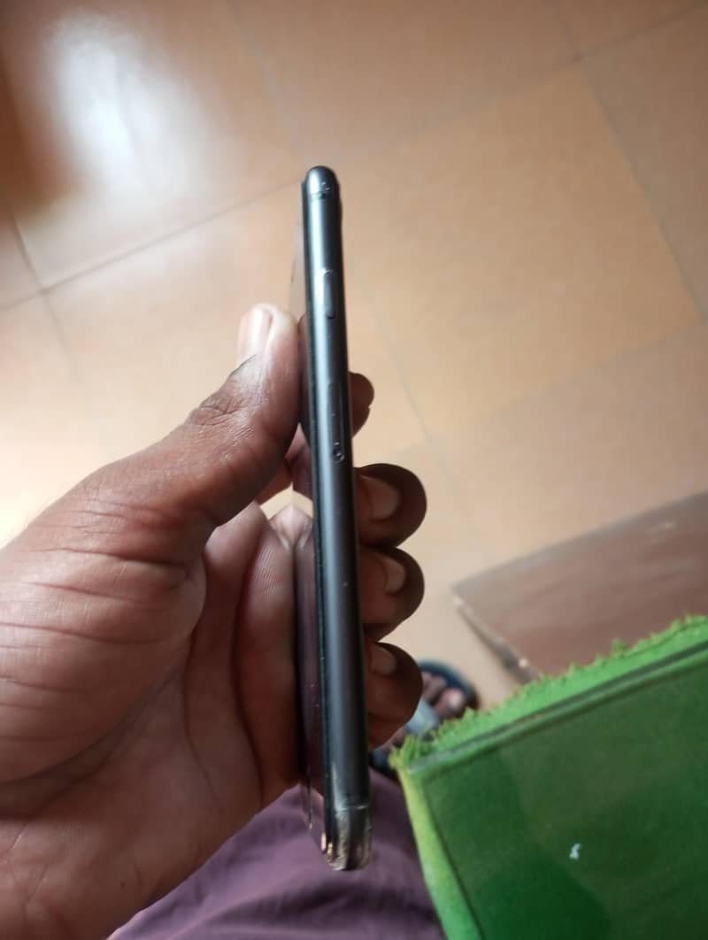 Apple iPhone 8 6