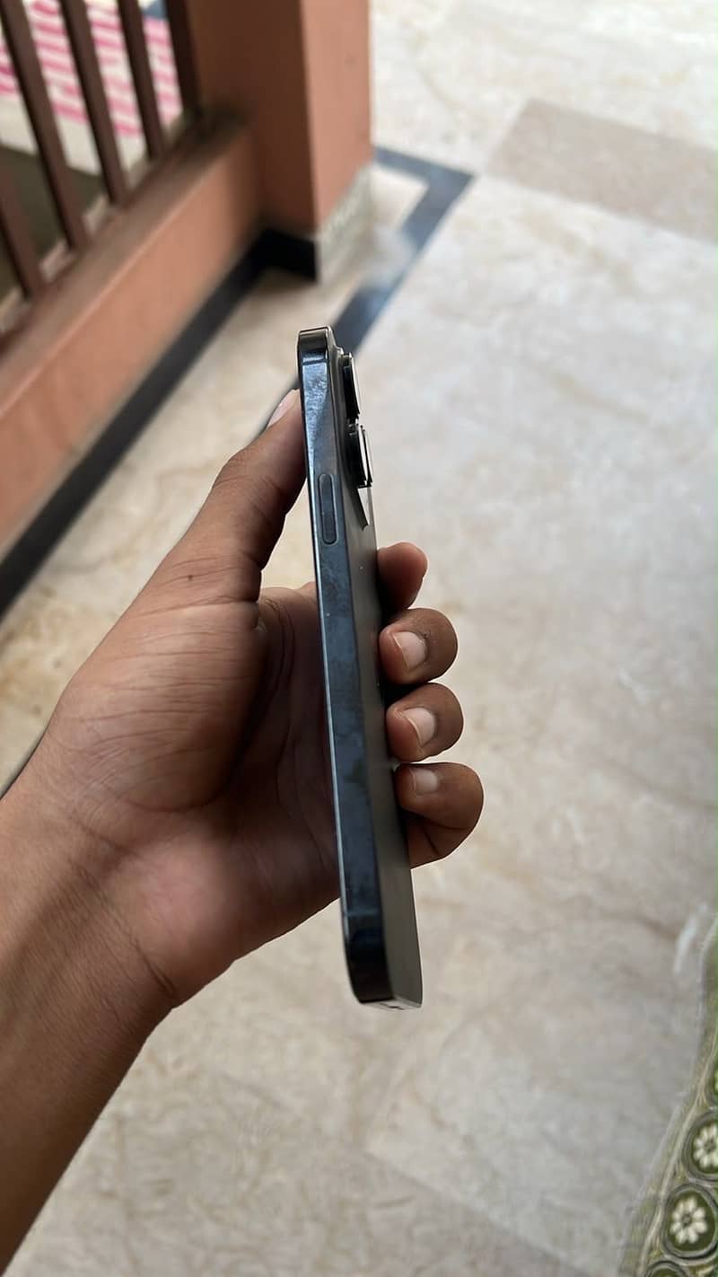 Apple iPhone 14 Pro Max 1