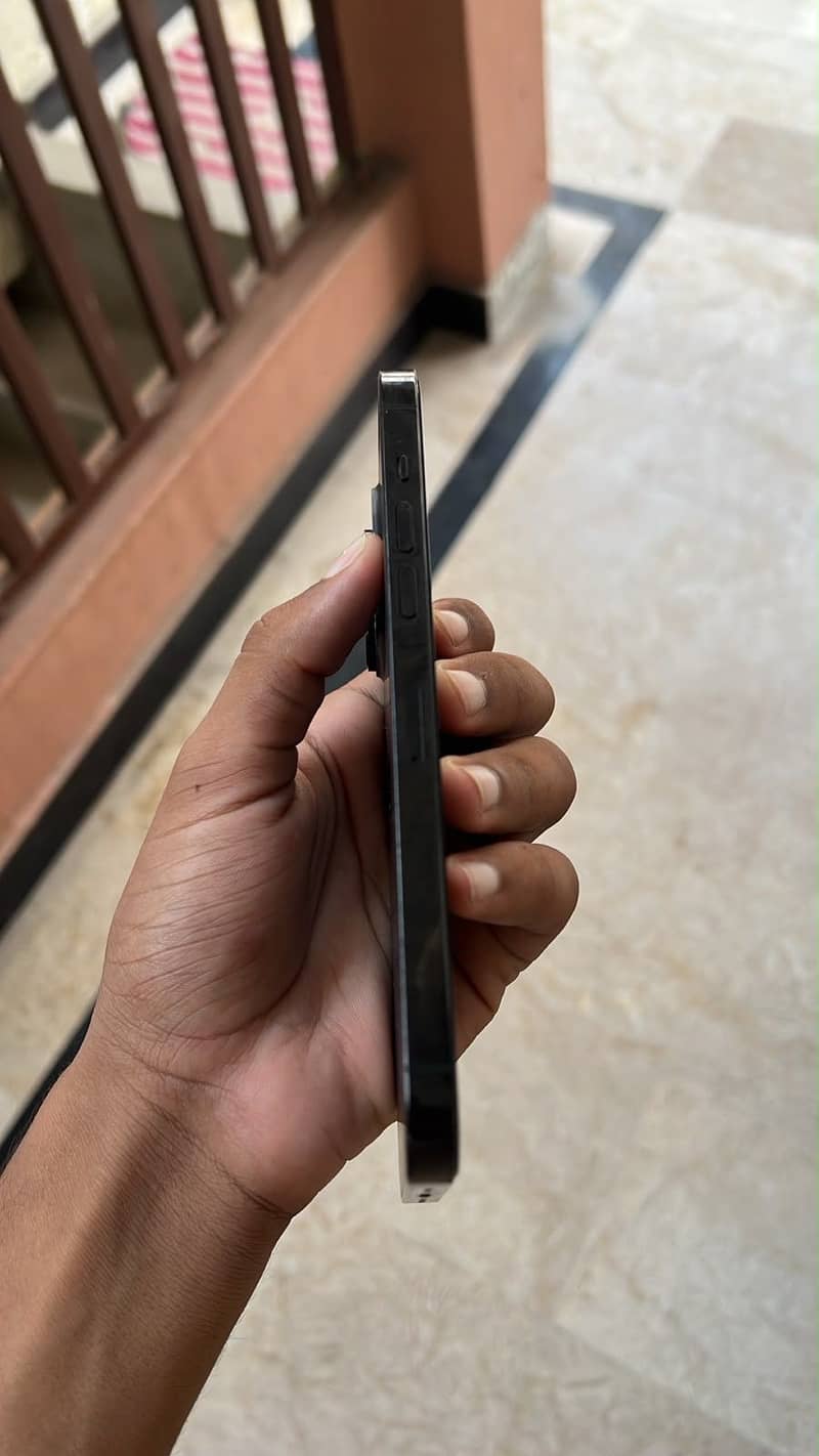 Apple iPhone 14 Pro Max 4