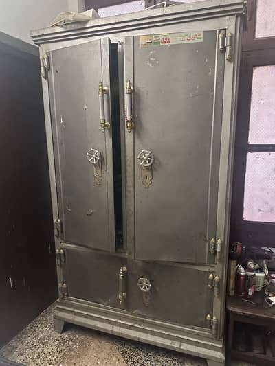 Metal safe