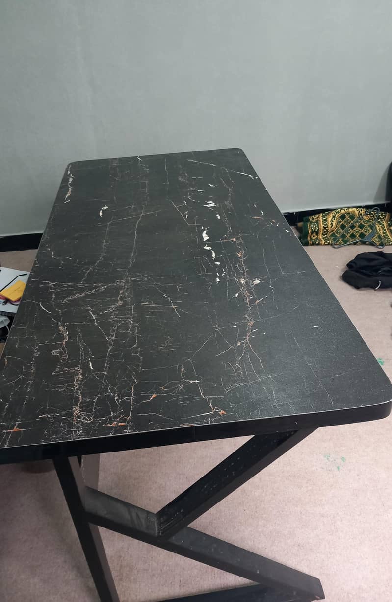 study and PC use table 0