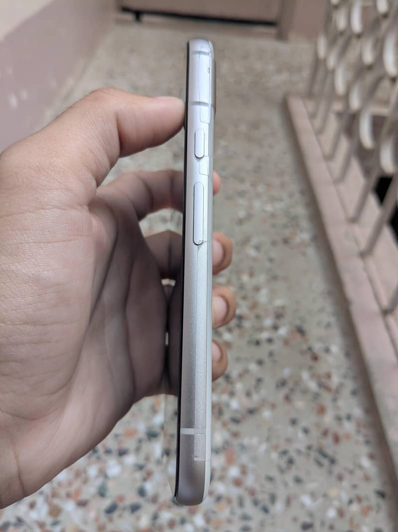 Google Pixel 8a 4