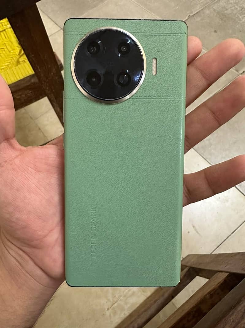 Tecno Spark 20 Pro Plus 0