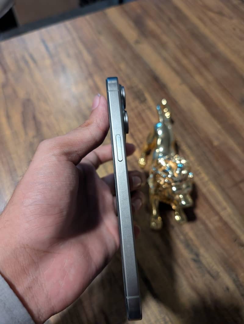 Apple iPhone 15 Pro Max 2