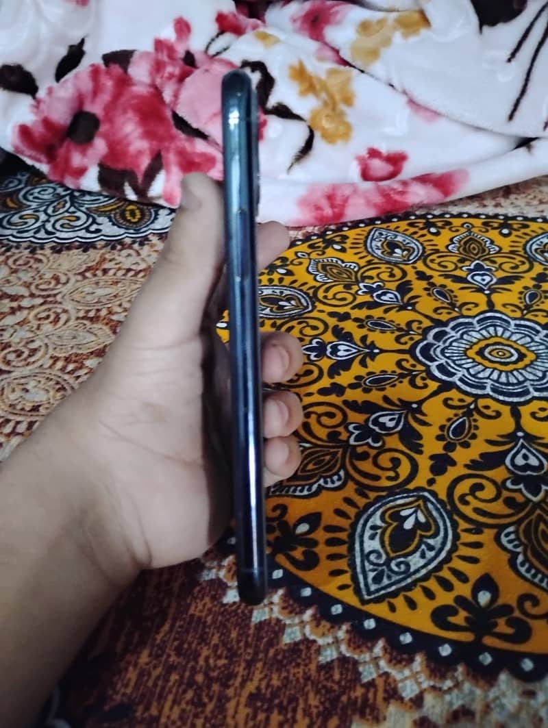 Apple iPhone 11 Pro 2