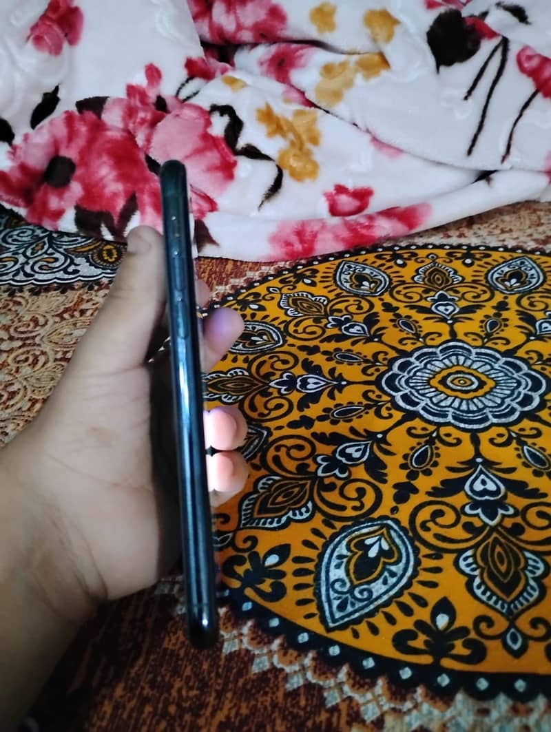Apple iPhone 11 Pro 3