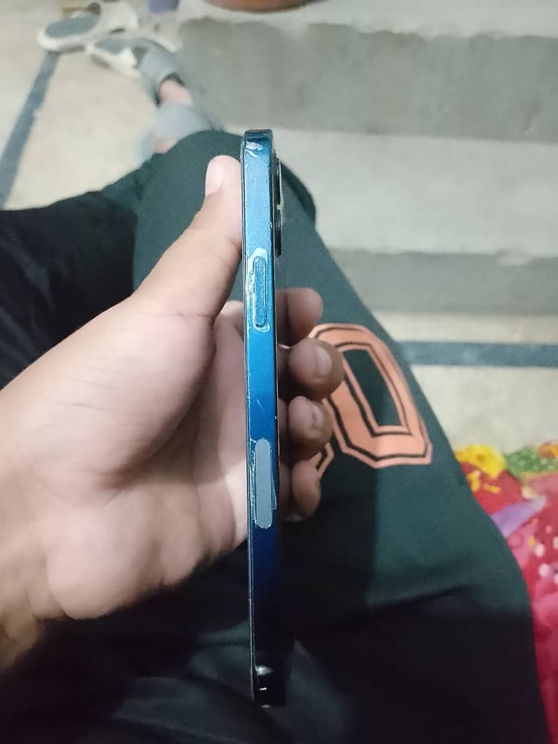Apple iPhone 12 2