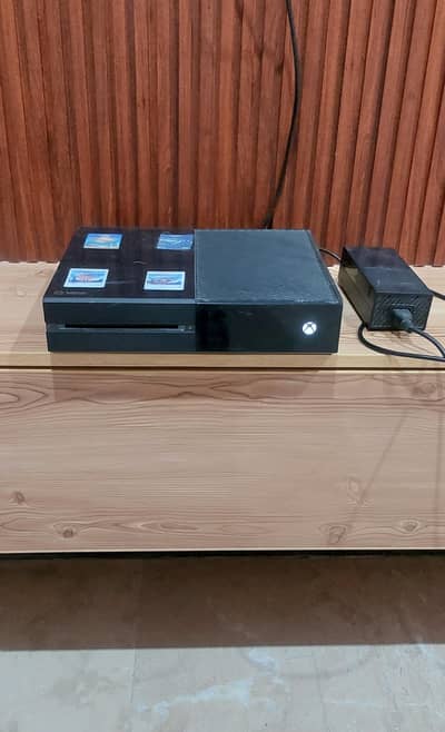 XBOX One in Brand New Condition 500GB
