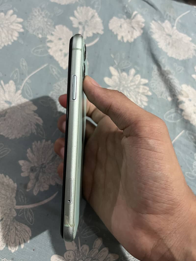 Apple iPhone 11 6