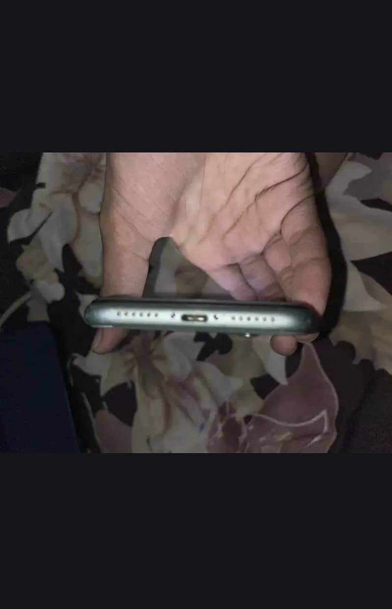 Apple iPhone 11 9