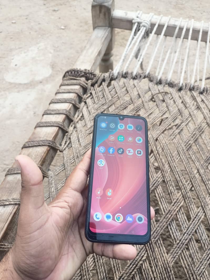 Realme C21 1