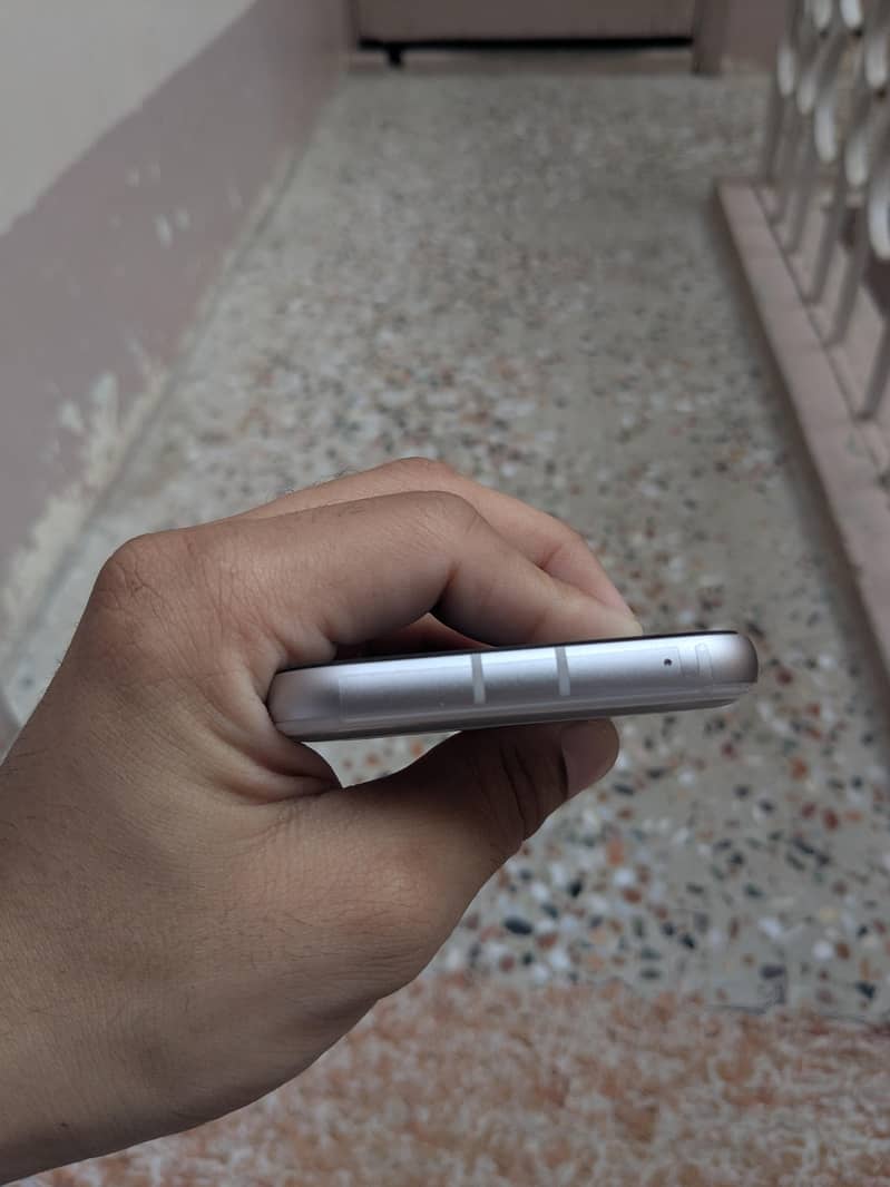 Google Pixel 8a 4