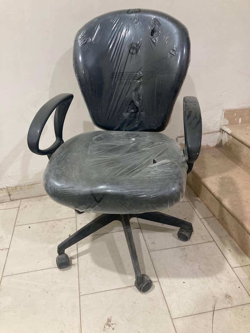 CHAIRS 0