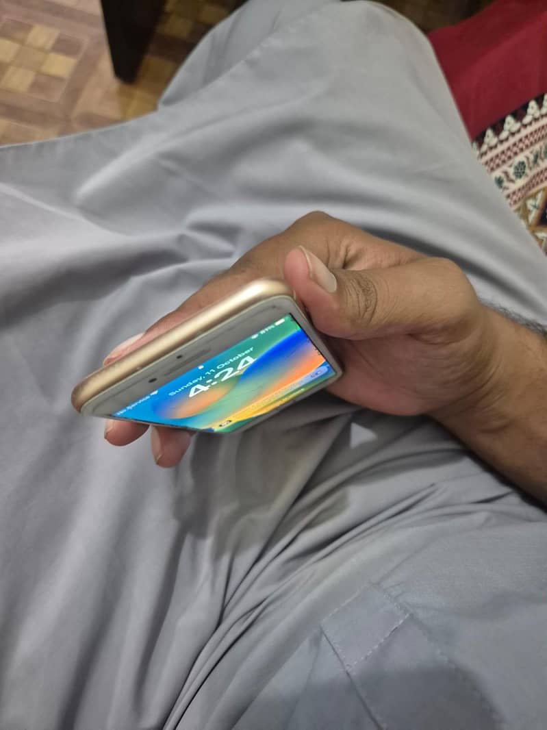 Apple iPhone 8 3