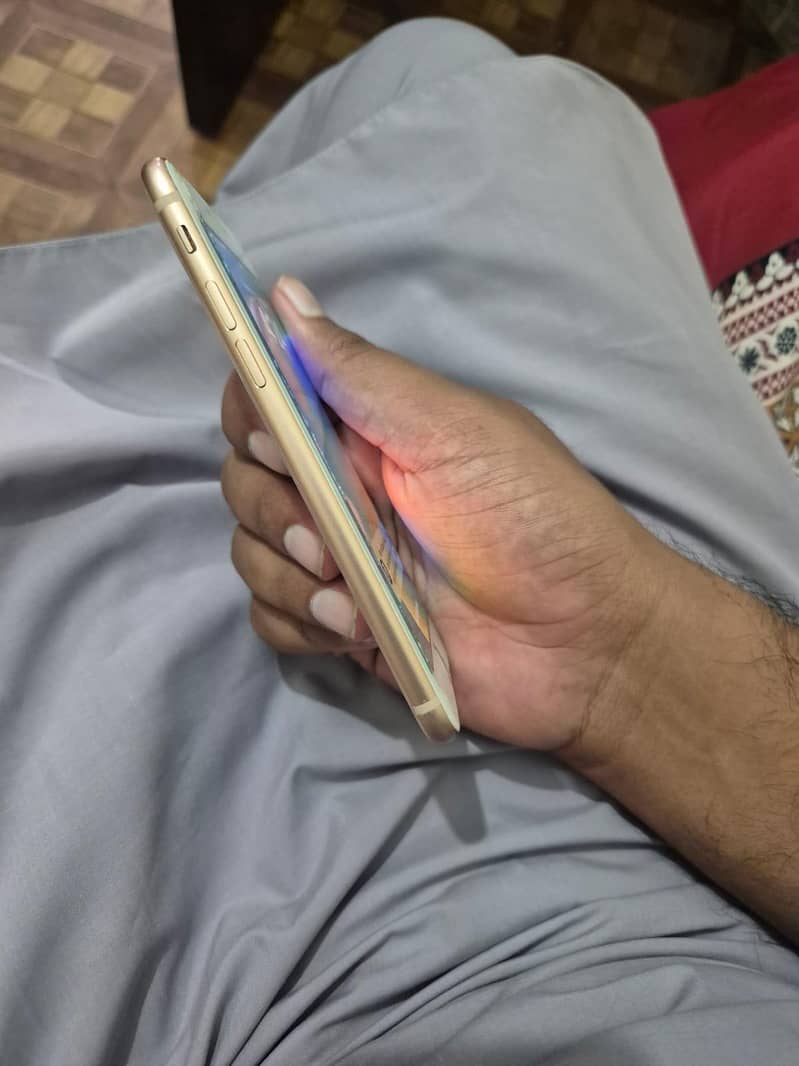 Apple iPhone 8 4