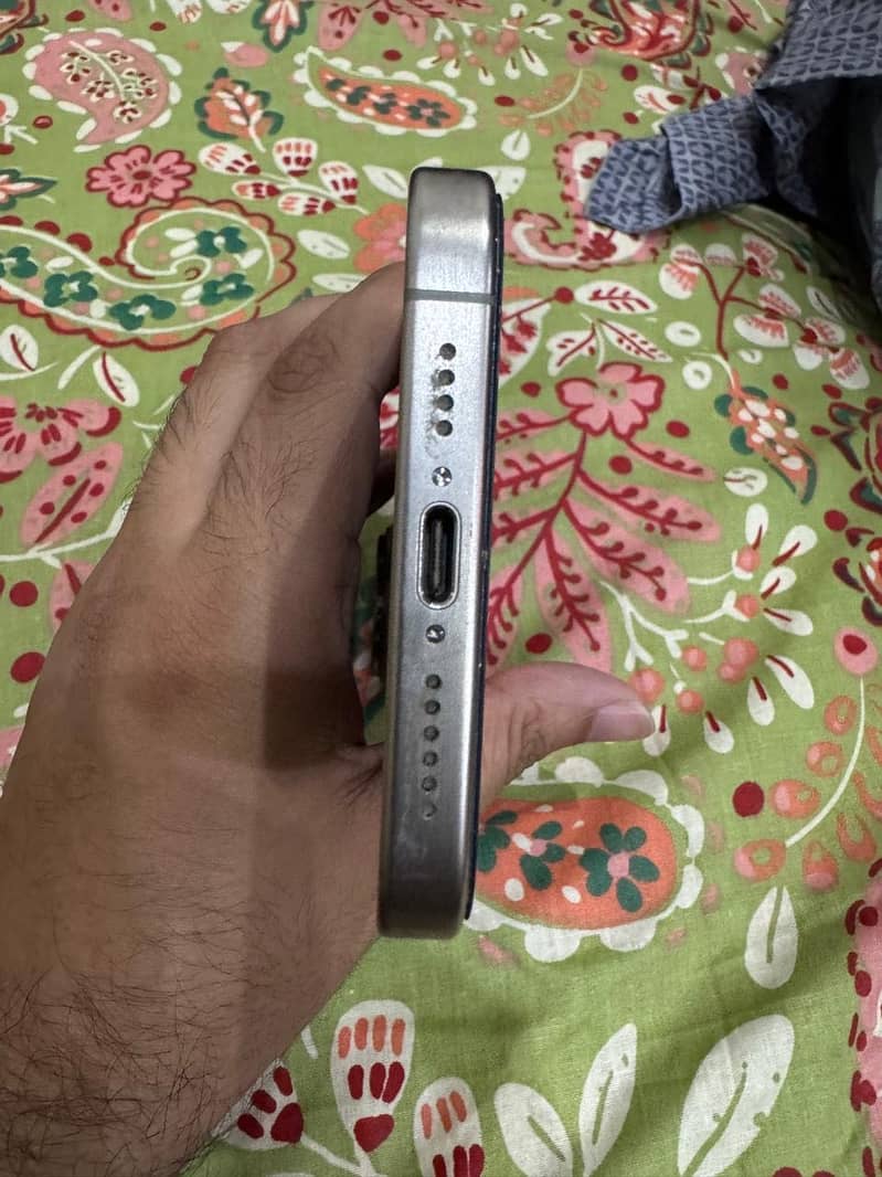 Apple iPhone 15 Pro Max 1