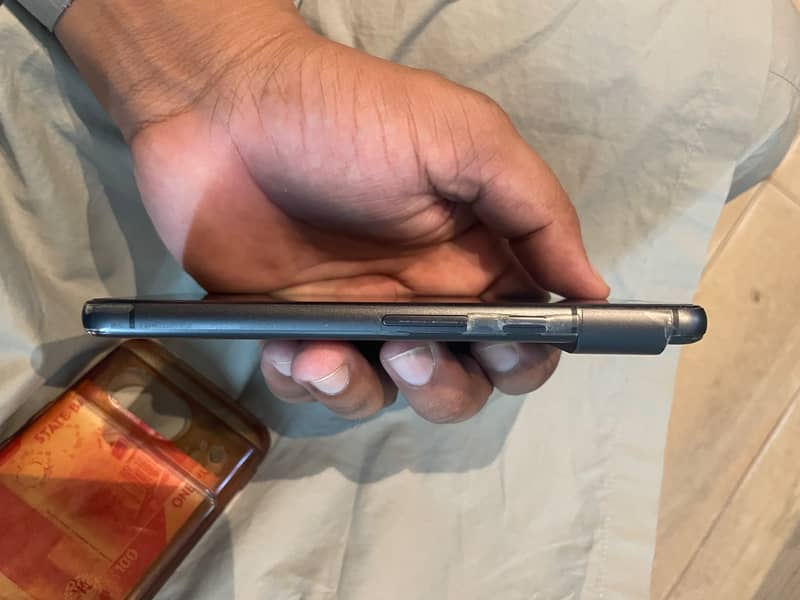 Google Pixel 8 4