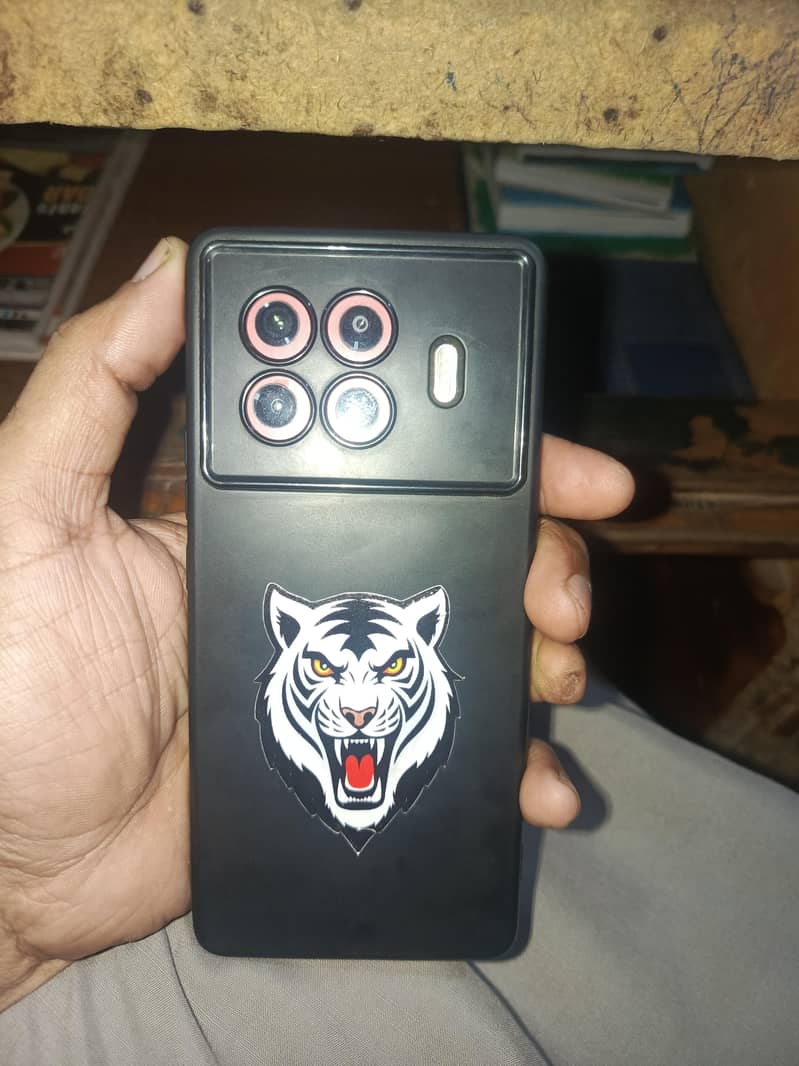 Tecno Spark 20 Pro Plus 0
