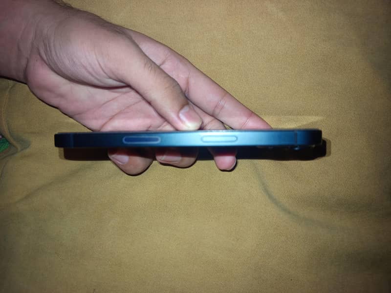Apple iPhone 13 2
