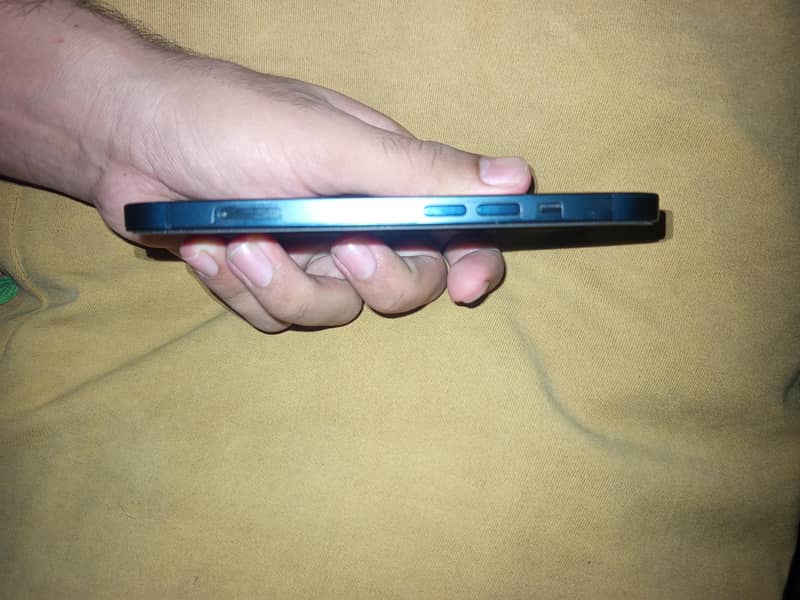 Apple iPhone 13 3