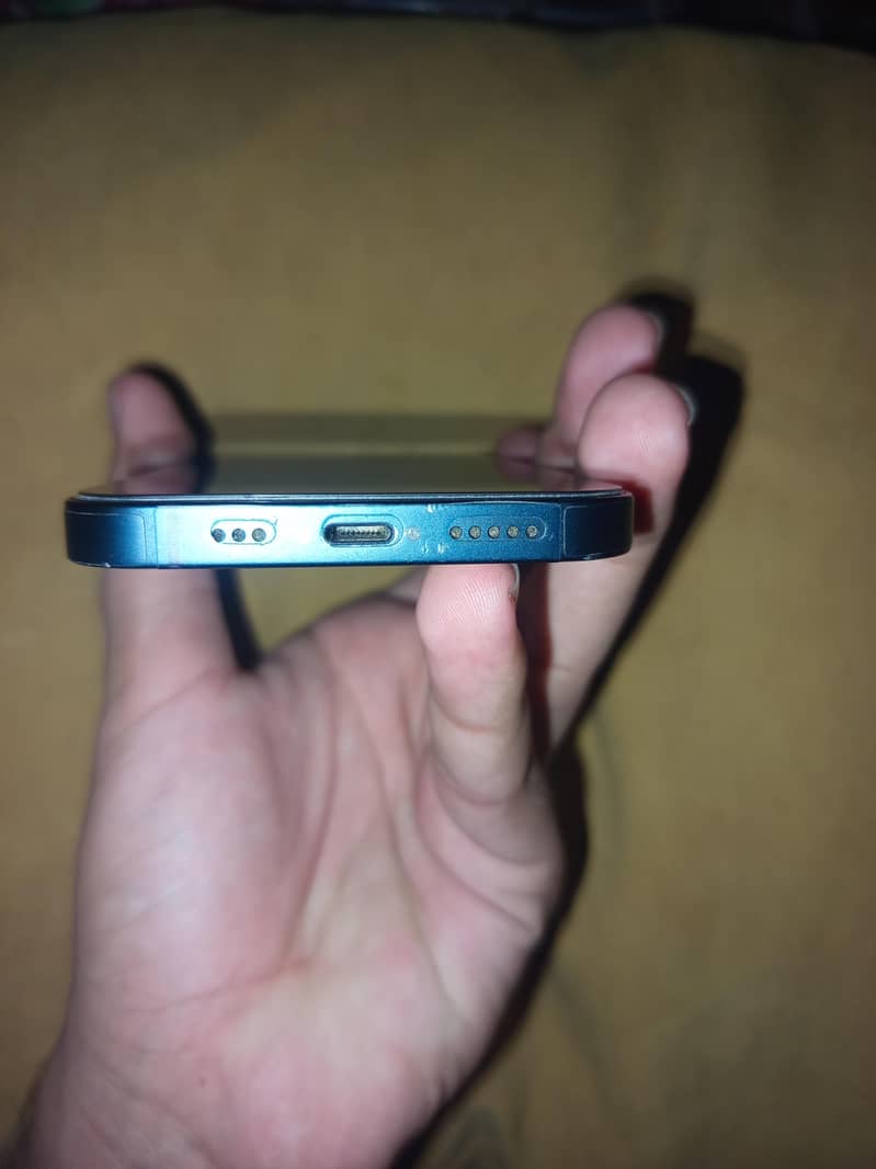 Apple iPhone 13 4